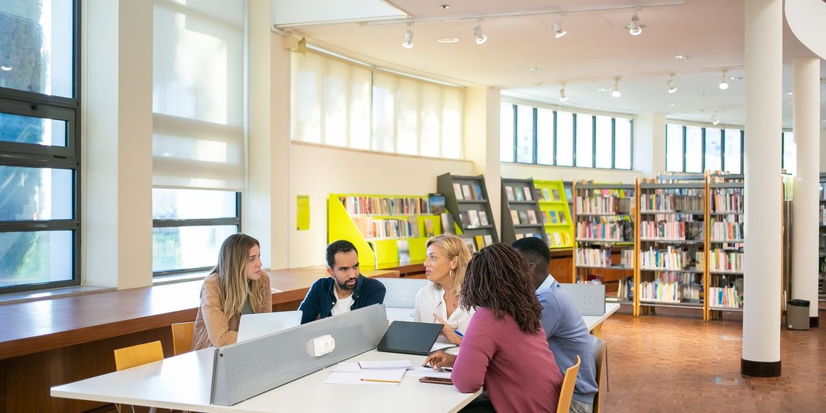 Group Projects Without the Drama: How to Collaborate Well in College