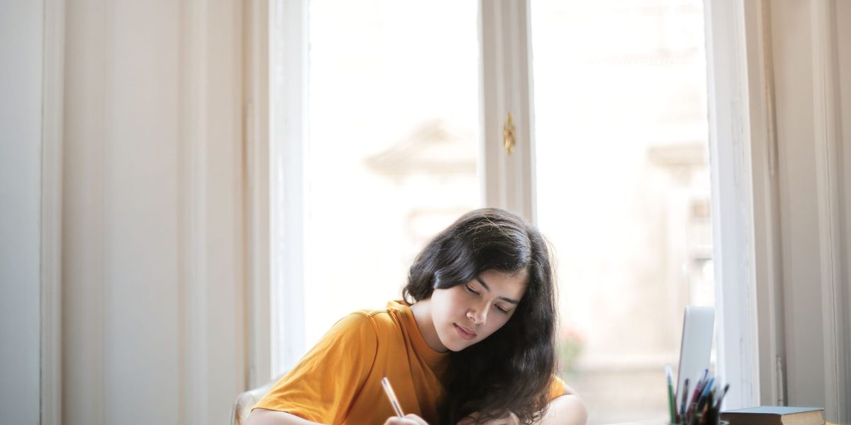 How to Write a College Application Essay That Stands Out