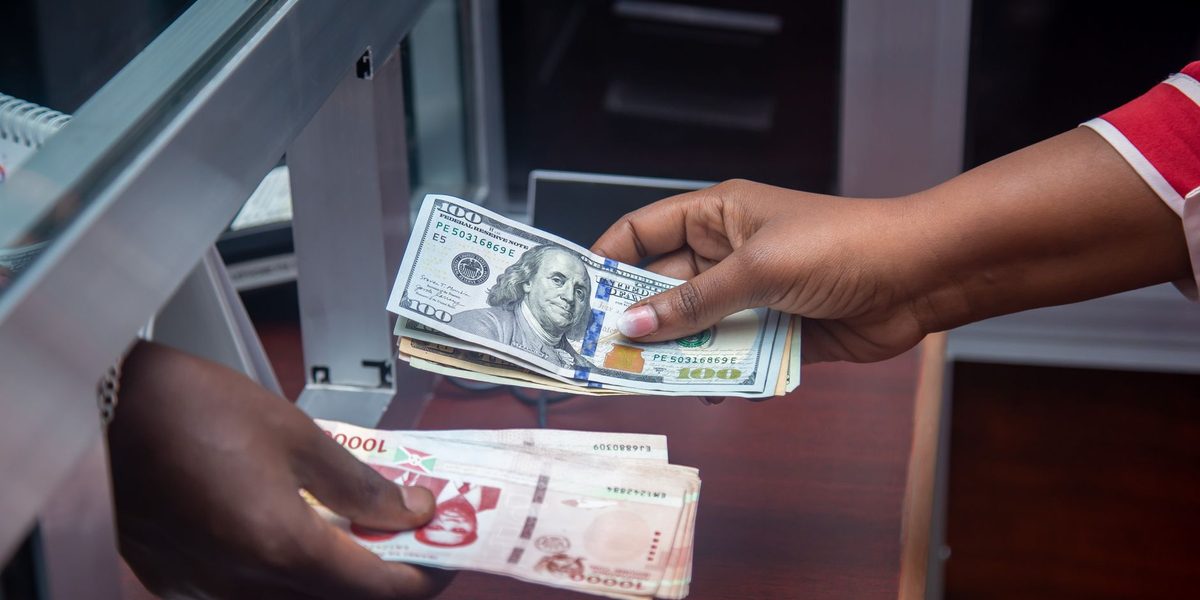 Smart Ways to Handle Money Abroad