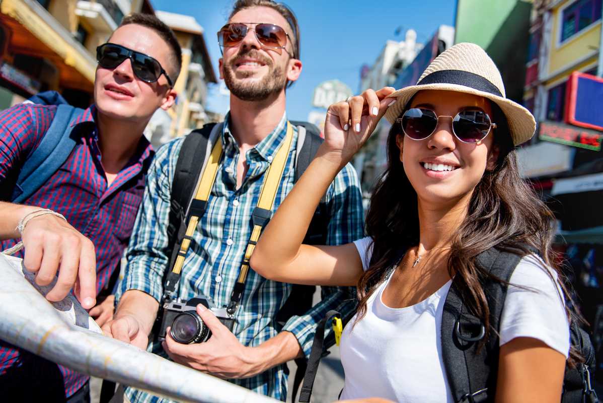 How to Avoid Looking Like a Tourist When Traveling Abroad